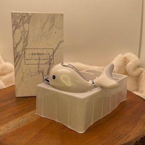 Dolphin beauty facial massager NIB